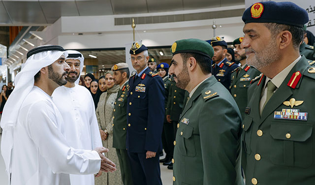 حمدان بن محمد يشهد حفل تخريج دفعتي قيادات المستقبل وتمكين القيادات الشابة لوزارة الدفاع
